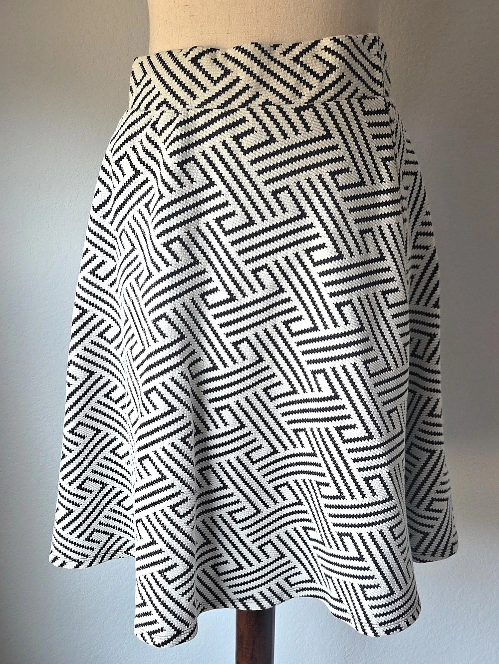 Geometric A-Line Skirt in Black & White Like New